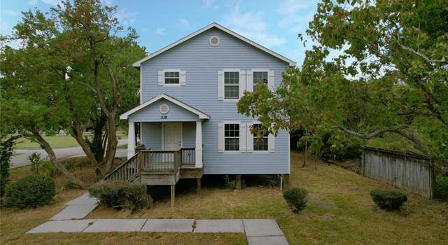 Photo of 518 Meadowlawn St, La Porte, TX 77571