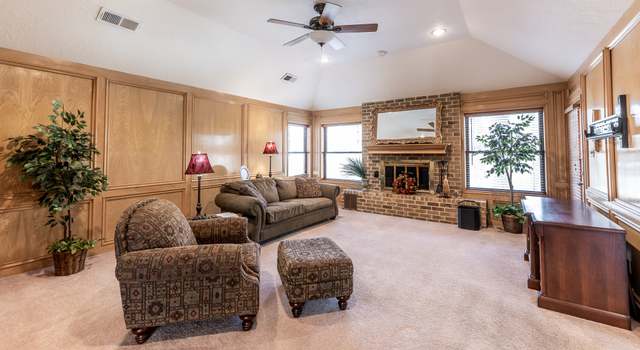 Photo of 18 Village Hill Dr, Conroe, TX 77304