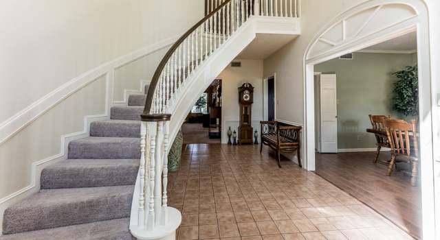 Photo of 18 Village Hill Dr, Conroe, TX 77304