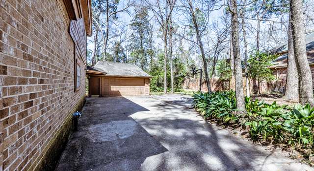 Photo of 18 Village Hill Dr, Conroe, TX 77304
