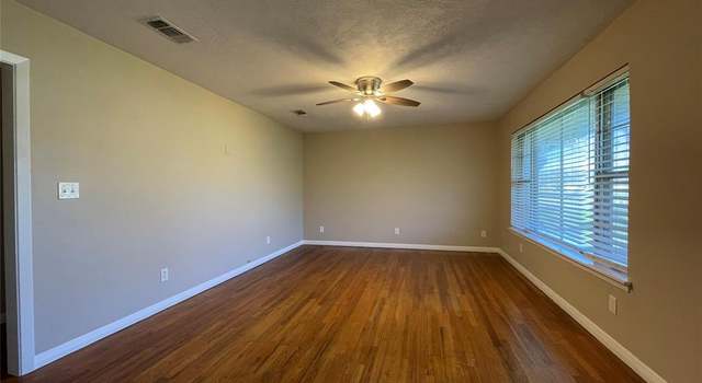 Photo of 101 Lostracco St, Angleton, TX 77515