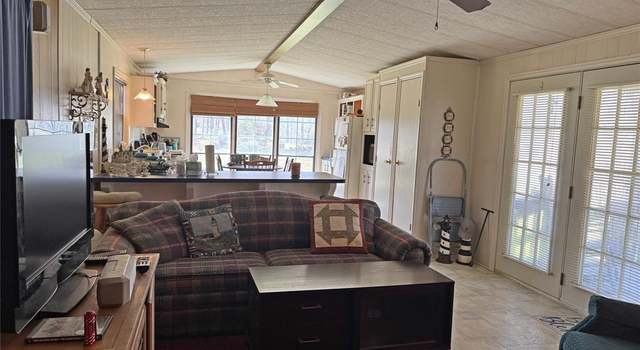 Photo of 51 N Lakeside Dr, Huntsville, TX 77320