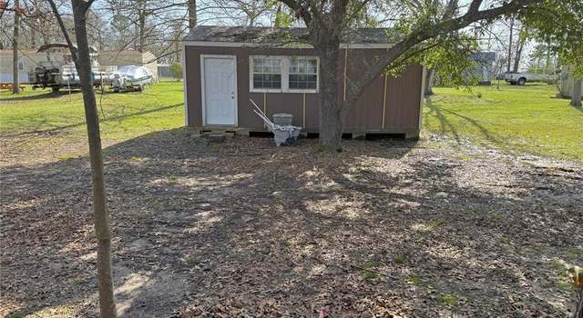Photo of 51 N Lakeside Dr, Huntsville, TX 77320