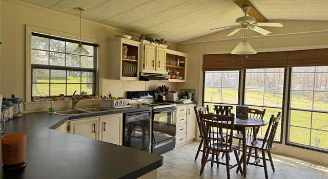 Photo of 51 N Lakeside Dr, Huntsville, TX 77320
