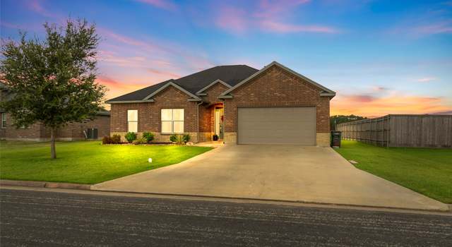 Photo of 1907 Lynn St, El Campo, TX 77437