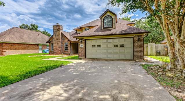 Photo of 117 Zinnia St, Lake Jackson, TX 77566