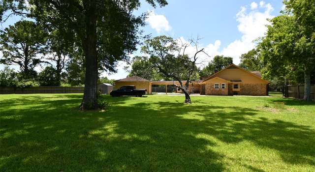 Photo of 112 Saint Cloud Dr, Friendswood, TX 77546