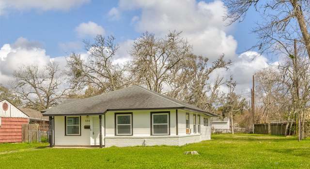 Photo of 504 Elm St, Lake Jackson, TX 77566