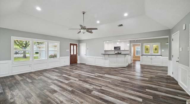 Photo of 1613 Willow View St, La Porte, TX 77571
