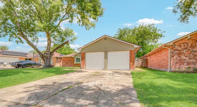 Photo of 2423 Heritage Bend Dr, Webster, TX 77598