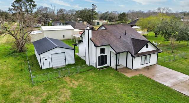 Photo of 1503 Avenue J, Danbury, TX 77534