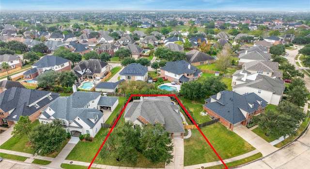 Photo of 12016 Cedar Creek Dr, Pearland, TX 77584