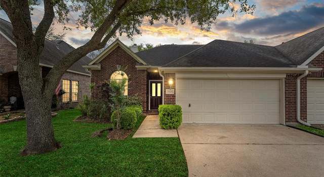 Photo of 1525 Sunmeadow Blvd, Friendswood, TX 77546