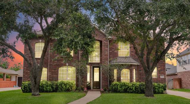 Property at 9405 Sundance Dr, Pearland, TX 77584, 5 beds, 4 baths