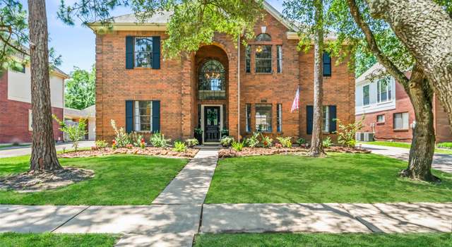 Photo of 107 Lake Point Ct, League City, TX 77573