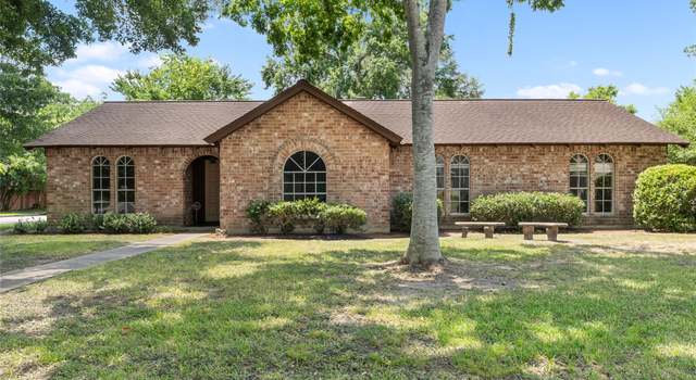 Photo of 8903 Echo Valley Dr, Houston, TX 77055