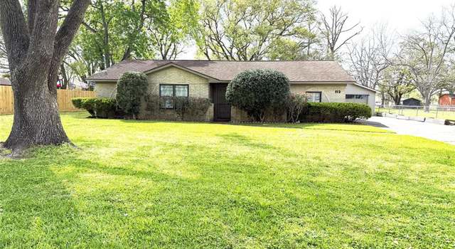 Photo of 112 Walnut St, Angleton, TX 77515