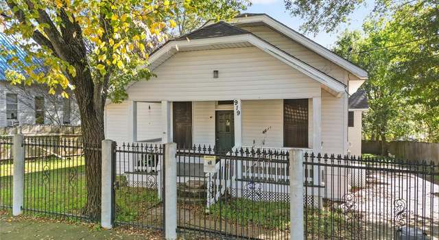 Photo of 919 10th St, Huntsville, TX 77320