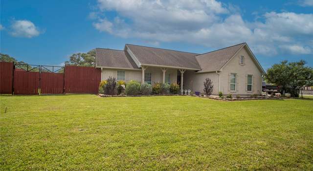 Photo of 210 S Wharton St, Louise, TX 77455