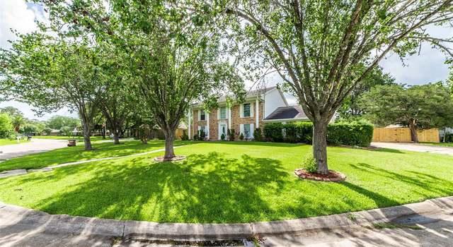 Photo of 204 Old Bayou Dr, Dickinson, TX 77539