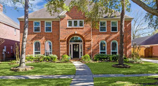 Property at 2013 Lauren Lake Dr, League City, TX 77573, 4 beds, 3.5 baths