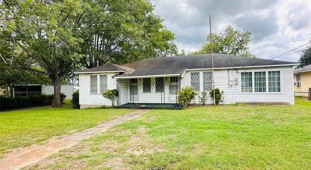 Photo of 412 Poth St, Yoakum, TX 77995