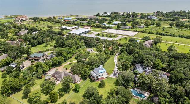 Photo of 570 Surf Oaks Dr, Seabrook, TX 77586