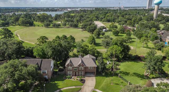 Photo of 1327 Falling Leaf Ln, Seabrook, TX 77586