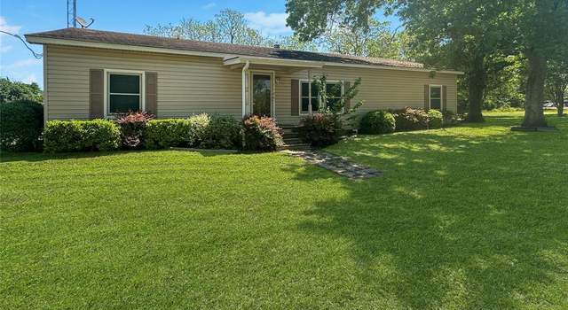 Photo of 118 N Converse St, Flatonia, TX 78941