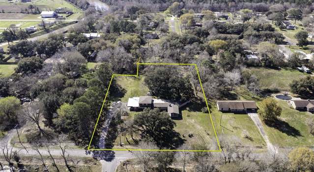 Photo of 800 Oak St St, Anahuac, TX 77514