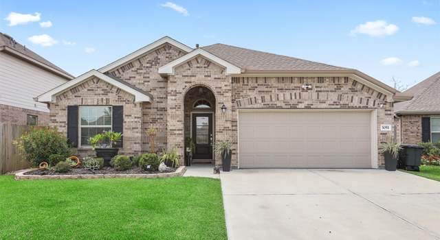Photo of 3051 Newcastle Crest Ln, Dickinson, TX 77539