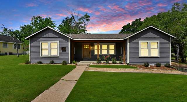 Photo of 212 N Miller St, Bellville, TX 77418