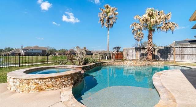 Photo of 522 West Lake Dr, Friendswood, TX 77546