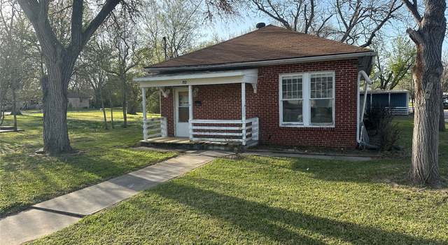 Photo of 700 E 5th St, Hallettsville, TX 77964