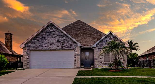 Photo of 321 Twin Timbers Ln, Kemah, TX 77565