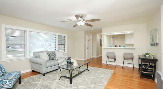 Photo of 6718 W Bayou Dr, Hitchcock, TX 77563