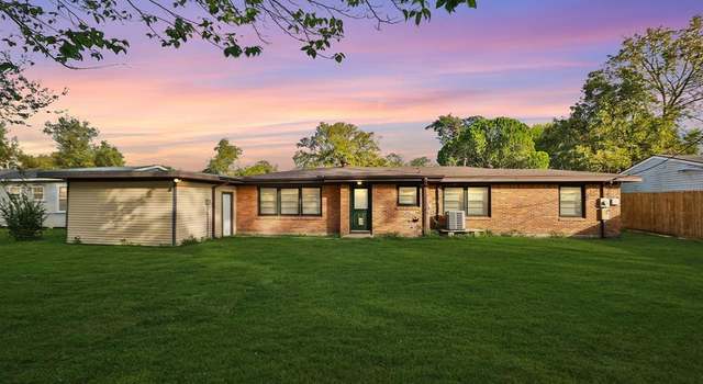 Photo of 6718 W Bayou Dr, Hitchcock, TX 77563
