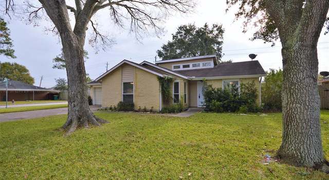 Photo of 2605 Walnut Hollow St, Pearland, TX 77581