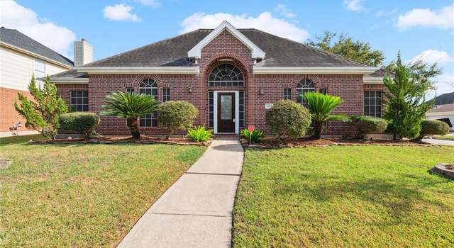 Photo of 2425 Dixie Woods Dr, Pearland, TX 77581