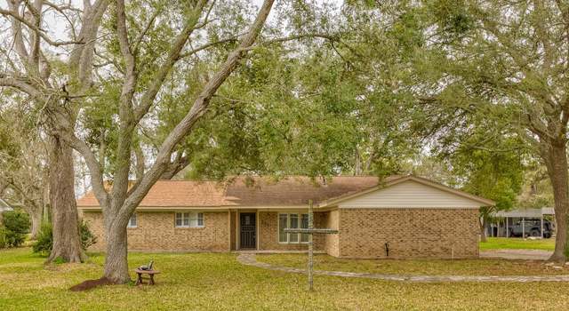Photo of 111 Sleepy Hollow Dr, Lake Jackson, TX 77566