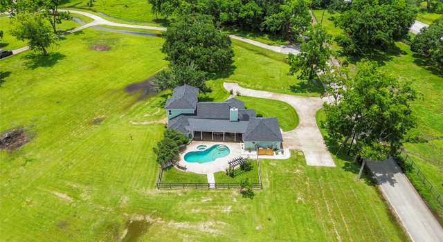 Photo of 105 Sally Lake Ct, Angleton, TX 77515