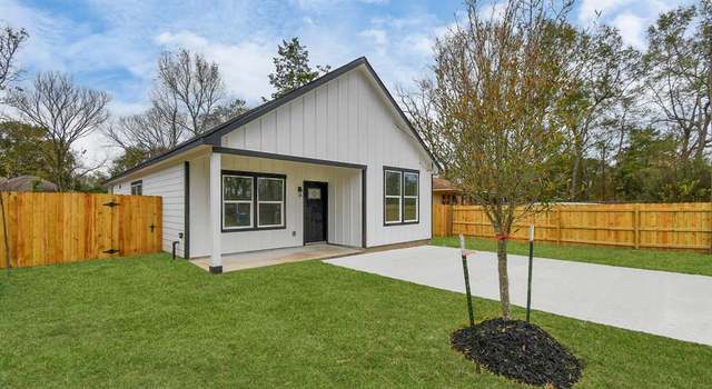 Photo of 604 College St, Conroe, TX 77301