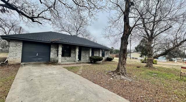 Photo of 302 N 2nd St, Rosebud, TX 76570