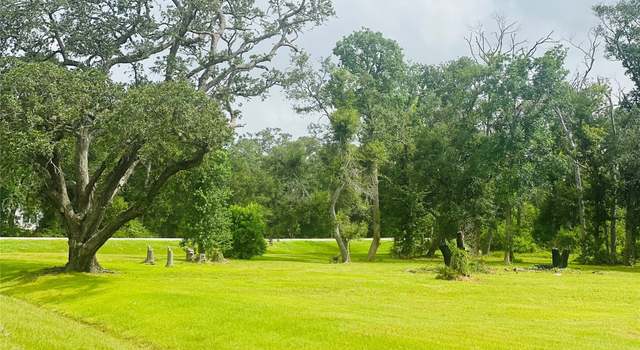 Photo of 375 Thousand Oaks Dr, Angleton, TX 77515