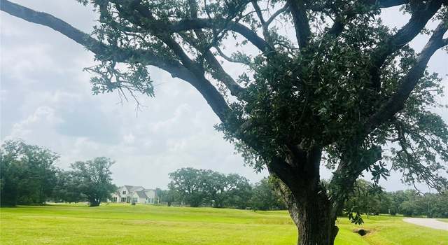 Photo of 375 Thousand Oaks Dr, Angleton, TX 77515