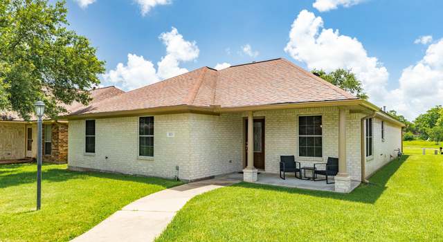 Photo of 123 Silverbell Cir, Lake Jackson, TX 77566