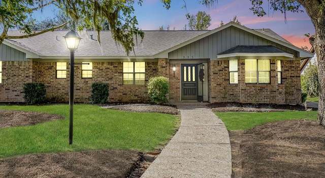 Photo of 335 N Amherst Dr, West Columbia, TX 77486