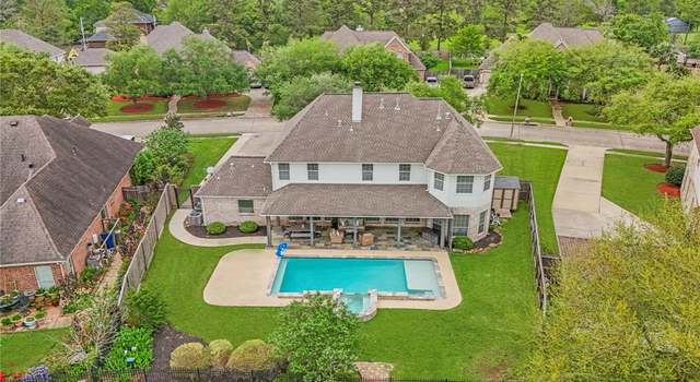 Photo of 301 Falcon Lake Dr, Friendswood, TX 77546