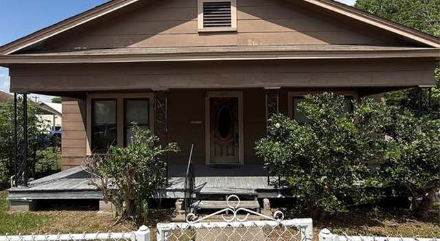Photo of 222 E Adoue St, Baytown, TX 77520