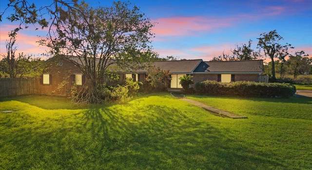 Photo of 134 Creekwood Dr, Freeport, TX 77541